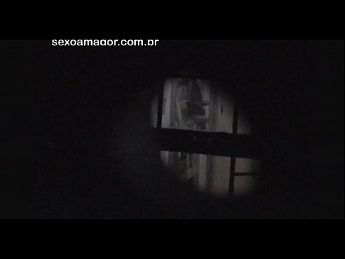 ❤️ 블론디는 중공 벽돌 뒤에 숨겨진 이웃 뱃사공에 의해 비밀리에 비디오에 녹화됩니다. ️❌ 하드 포르노 우리 ❌️❤